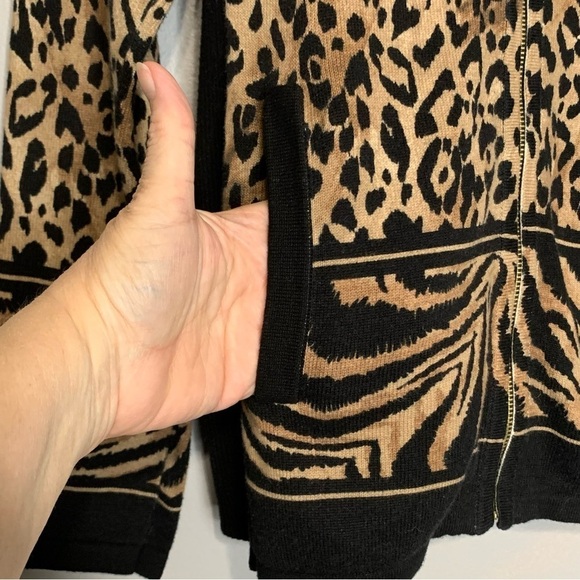 Chico’s Zynergy leopard sweater zip up jacket. Size 1 (8 M) - Picture 8 of 10